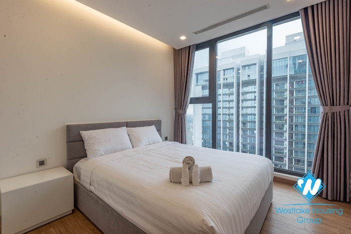 A beautiful and modern 4 bedroom apartment for rent in Metropolis, Ba dinh